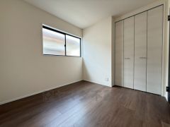 4.6帖洋室。住む人のこだわりを活かす洋室＾＾広めのクローゼットもあり荷物もすっきり片付けられ、ゆとりのある暮らしが出来ます＾＾