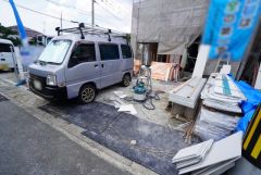 駐車場は3台まで並列駐車できるので、急な来客時やお子様が成人して車を所有するようになっても安心です＾＾