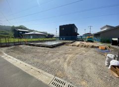 駐車スペースは並列2台分を確保。マイカー用に、お客さま用に、余裕を持ってご利用いただけます。