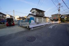 前面道路は南西側約4.4ｍの公道に面しています。