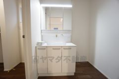 三面鏡裏収納付き洗面化粧台です＾＾