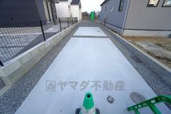 カースペースは縦列3台を確保＾＾マイカー用に、お客さま用に、余裕を持ってご利用いただけます。