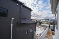 隣の家との距離が遠いので、陽当たりもしっかり確保＾＾お洗濯はもちろん、日光浴スペースにも＾＾