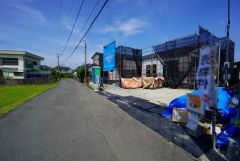 前面道路含む現地写真。