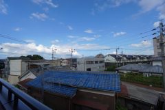 2階バルコニーからの眺望です。回りに高い建物もなく、眺望、陽当たり良好です＾＾