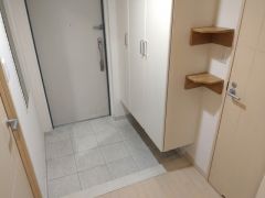 玄関にはたっぷり収納できるシューズボックス付きです。家族全員の増えがちな靴や物をすっきり収納できます。