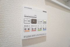 浴室暖房乾燥機には、暖房、乾燥、涼風、換気の4つの機能が付いています。タイマー付きです。換気・雨の日の洗濯も安心です＾＾