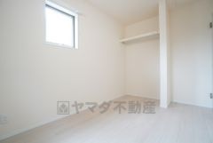 家具を選ばないナチュラルなフローリングとシンプルなクロスです＾＾