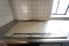 お手入れがしやすいIHコンロです。