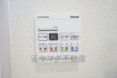 浴室暖房乾燥機には、暖房、乾燥、涼風、換気の4つの機能が付いています。タイマー付きです。換気・雨の日の洗濯も安心です＾＾