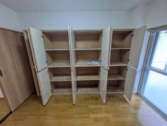 全居室収納付き＾＾仕切りがあるので、整理整頓がしやすそうですね。 リビングも近いので、衣類だけでなく日用品の収納にも＾＾ 