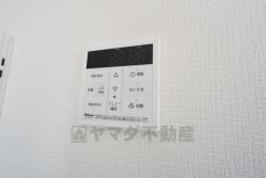 ボタン1つでラクラク操作できる給湯器リモコン。