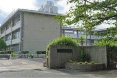 春日南小学校
