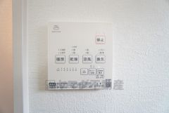 浴室暖房乾燥機には、暖房、乾燥、涼風、換気の4つの機能が付いています。タイマー付きです。換気・雨の日の洗濯も安心です＾＾