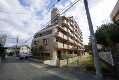 大型車の通行が少なく、騒音や振動が少ないので静かで快適な生活を送れます。
