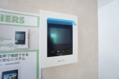 防犯性、セキュリティ対策に安心できるテレビモニター付きインターフォンです。セールスマン対策にもなり安心できます。