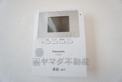 防犯はもちろんセールスマン対策にもなるモニター付きインターホン。