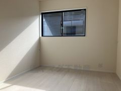 明るい室内は、風通しも良く、大変居心地の良い空間となっております。