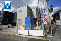 ゆめタウン筑紫野まで徒歩9分、最寄りコンビニまで徒歩4分。日頃のお買い物も楽々です＾＾
