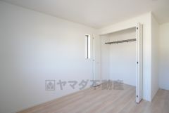 6帖。住む人のこだわりを活かす洋室＾＾広めのクローゼットもあり荷物もすっきり片付けられ、ゆとりのある暮らしが出来ます＾＾