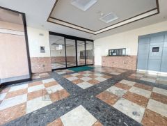 広々としたエントランス。オートロック、宅配ボックス付き。お仕事中や外出中などの不在時にも荷物が受け取れるのはとっても便利ですね＾＾セキュリティ面でも安心です＾＾