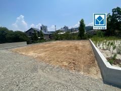 都心へのアクセス良好。スーパーやコンビニなども近く周辺環境充実。快適でゆとりのある生活空間で新生活を始めましょう^^