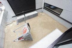お子様と公園に行けない日も、のびのびお庭で遊べるのがうれしいですね。ガーデニングやお子様のプールなど大活躍です＾＾