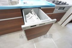 炊事時間を大幅に短縮できる食器洗浄乾燥機付き＾＾食器を洗う手間が減るので家族とのコミュニケーションの時間や自分の時間が増えますね。 