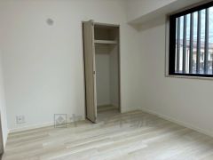 採光を確保した明るい室内は、風通しも良く、大変居心地の良い空間となっております。日当たりがよく、子供部屋としての利用もおすすめ。