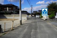 現地（2025年10月）撮影。 全面道路。東側約6.0ｍ公道。