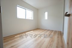 6帖。木の温もりがやさしいフローリングとシンプルなクロスです＾＾