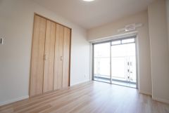 住む人のこだわりを活かす洋室＾＾広めのクローゼットもあり荷物もすっきり片付けられ、ゆとりのある暮らしが出来ます＾＾