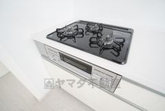 3種類の料理が同時に調理できる、3口ガスコンロ。忙しい夕食の支度時間が短縮できて効率よくお料理が楽しめます。