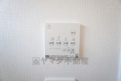 浴室暖房乾燥機には、暖房、乾燥、涼風、換気の4つの機能が付いています。タイマー付きです。換気・雨の日の洗濯も安心です＾＾