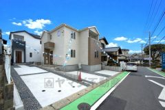 前面道路は南西側約6ｍの行動に面しています。