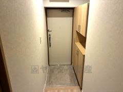 ご家族の靴をスッキリと片付けられるシューズボックス付きの玄関です＾＾スッキリと片付いた玄関は気持ちがいいです。