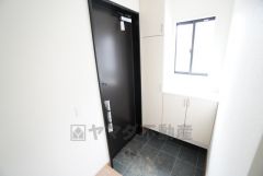 ご家族の靴をスッキリと片付けられるシューズボックス付きの玄関です＾＾スッキリと片付いた玄関は気持ちがいいです。