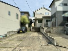 カースペース縦列2台。