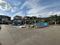 3方道路に面しており、開放感が得られます。 また、日差しが入りやすく、家の奥まで明るくなるのが嬉しいポイントです＾＾ 