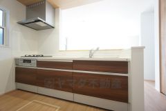 対面式キッチンなのでリビングにいるご家族とコミュニケーションを取りながら洗い物やお料理が楽しめそうですね＾＾