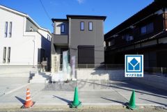 1ｋｍ圏内にローソン、小中学校、幼稚園、郵便局、市役所など周辺環境充実＾＾閑静な住宅地で子育て世帯にオススメの住環境です＾＾