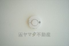 同仕様写真。火災発生をいち早く知らせてくれる火災報知器は標準装備＾＾