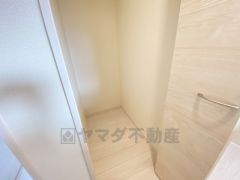 2階ホール収納。