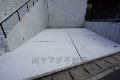 カースペースは2台分確保＾＾ご夫婦で1台ずつ所持されているご家庭も、来客時も安心ですね。