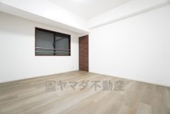 7.1帖洋室。家具を選ばないナチュラルなフローリングとシンプルなクロスです＾＾