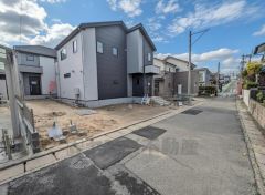 車通りが少なく車が停めやすい環境です。日当たり、風通し良好です。