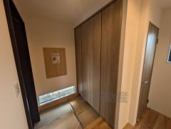 ご家族の靴をスッキリと片付けられるシューズボックス付きの玄関です＾＾スッキリと片付いた玄関は気持ちがいいです。