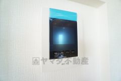 防犯はもちろん、セールスマン対策にもなるモニター付きインターホンです。お子さん1人での留守番時にも活躍しそうです。