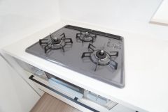 複数の調理を一度に行うことができる3口コンロ。効率よくお料理が出来ます。毎日のお料理も楽しくなりますね＾＾