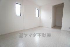 7.5帖。住む人のこだわりを活かす洋室＾＾ウォークインクローゼットもあり荷物もすっきり片付けられ、ゆとりのある暮らしが出来ます＾＾